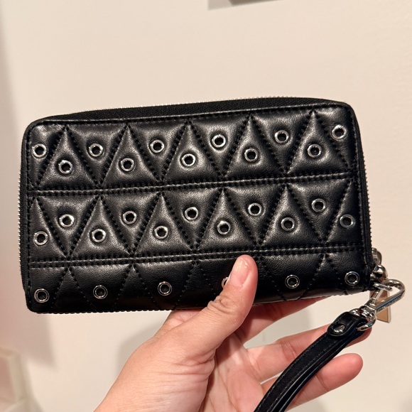 Michael Kors Black Diamond Quilted Leather Flat Smartphone Wristlet - Picture 2 of 5
